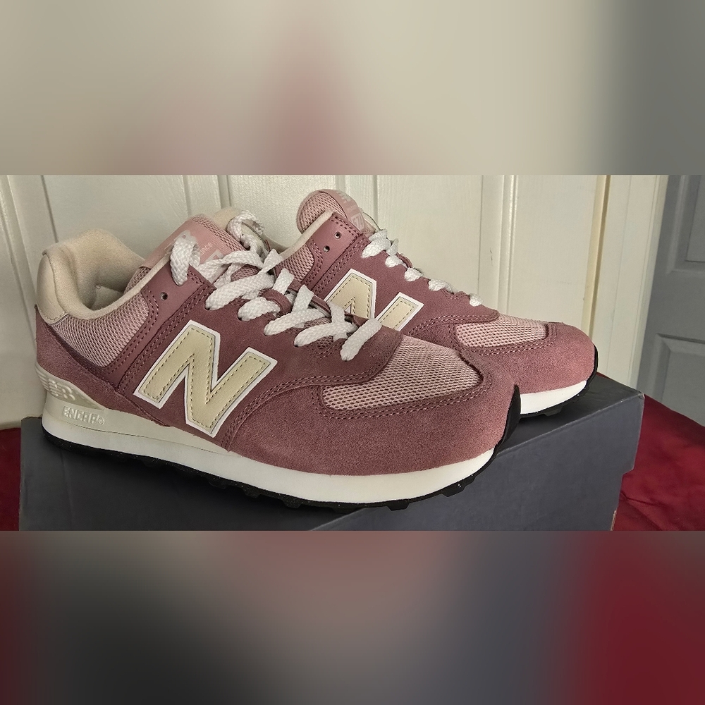 New Balance 574 'Hazy Pink' sneaker size 9